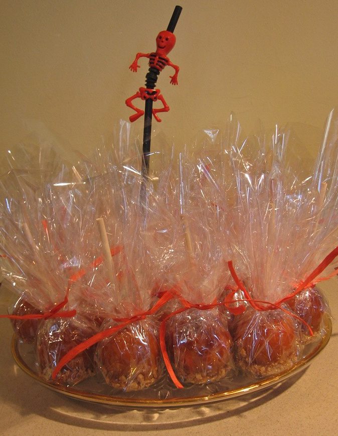 Caramel apples for Orcas Historical Museum